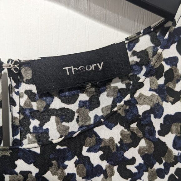 New Theory | Straight Shell Top in Painted Dot Satin - Picture 5 of 8